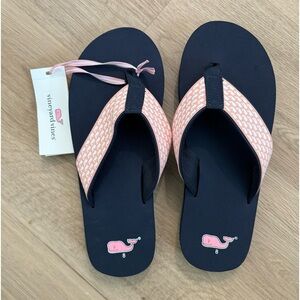 NWT- ladies Vineyard Vines flip flops. Sz 8